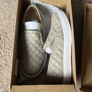 New in box Steve Madden slip on tennis shoes